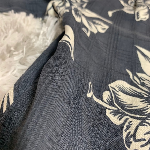 Tommy Bahama Black and White Button Down Size M - Picture 5 of 6